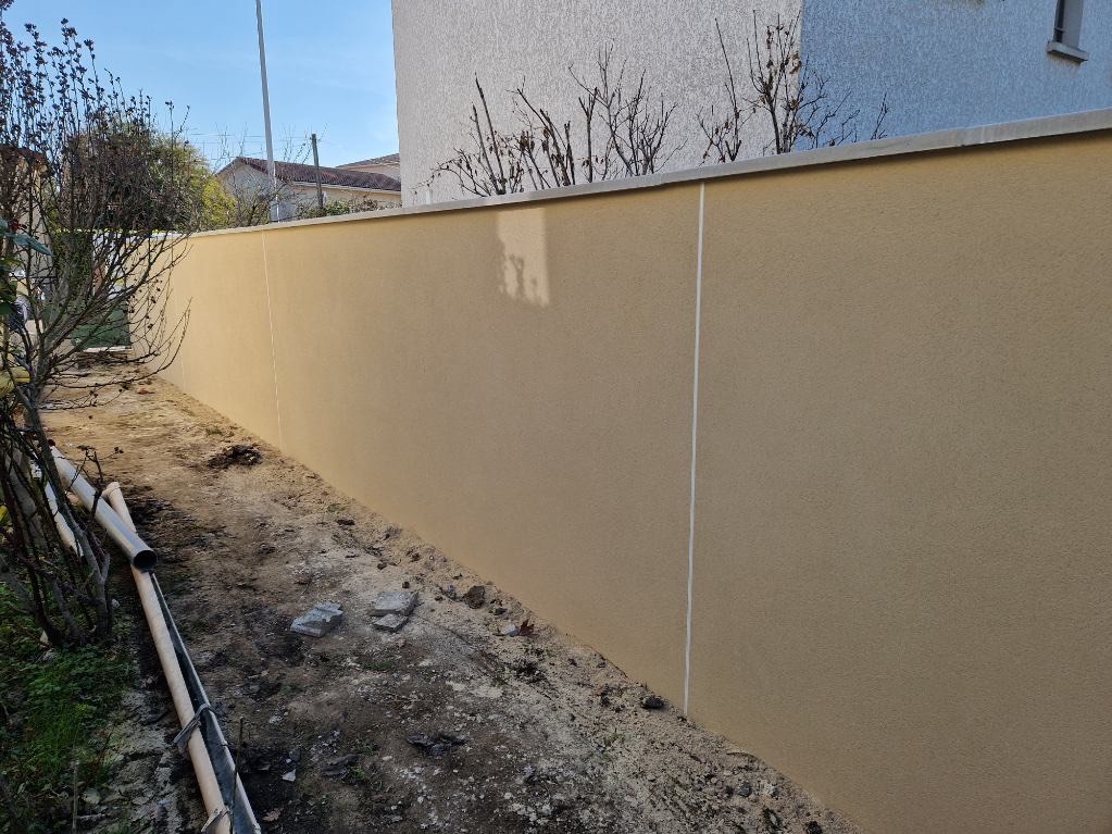 Enduit d&rsquo;une clôture réalisée à Toulouse