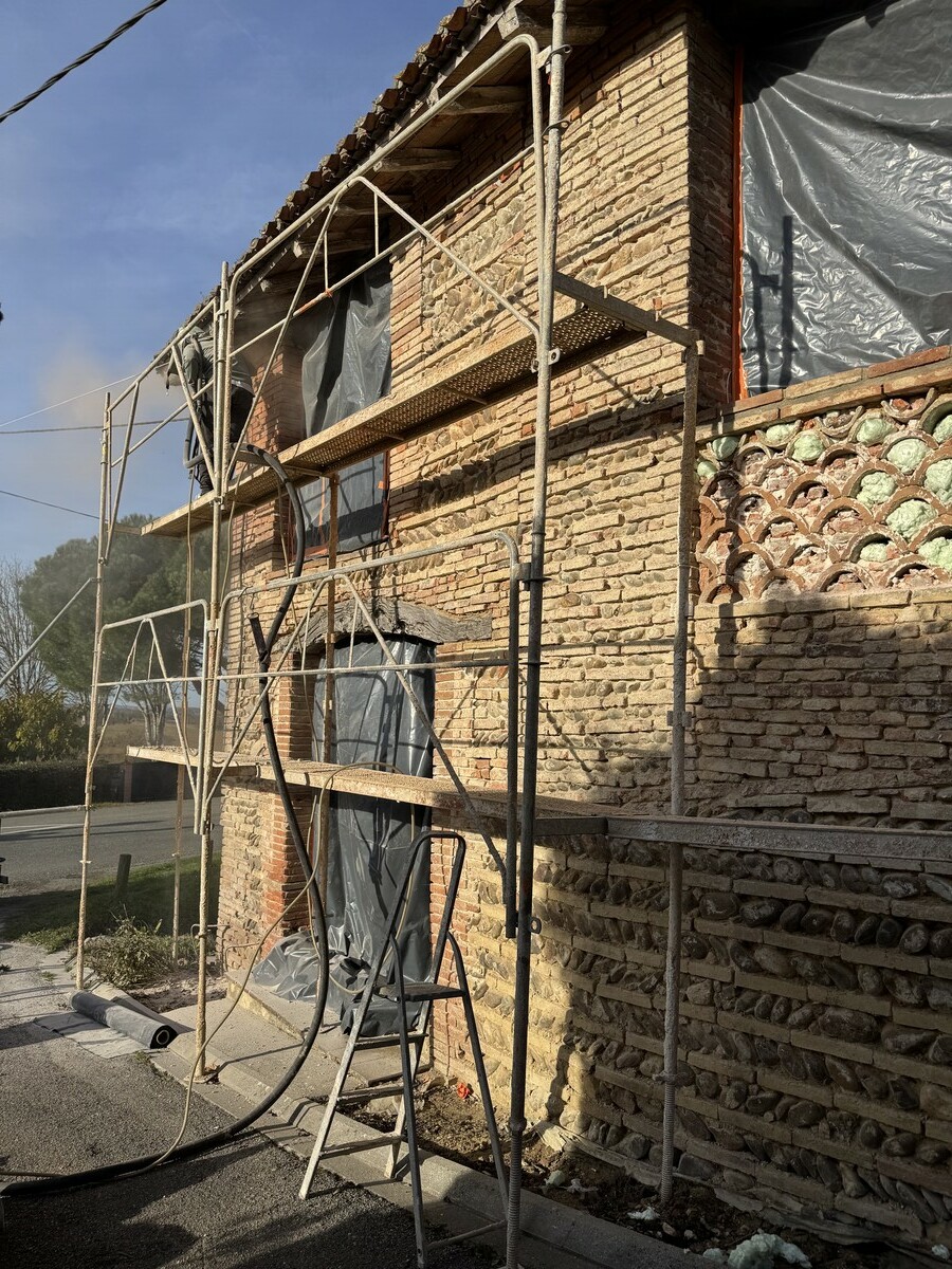 Rénovation de Façade à Sabonnères (31370) – Sablage